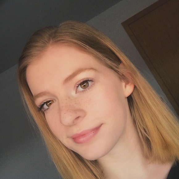 Meet your Posher, Hailey - Picture 1 of 1